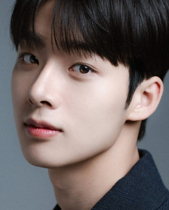 KDramaHandle's tweet image. #KimTaeYoung reportedly cast in SBS drama #Awakening. 

He plays a wealthy and intelligent heir from a powerful family who is admired for his calm personality and aristocratic image.

Filming is underway &amp;amp; will be broadcast in 2027.
