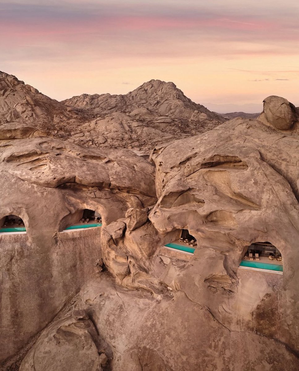 Decoorpic's tweet photo. منتجع ديزرت روك في البحر الأحمر 

️ Desert Rock Resort

يُعدّ مشروع "ديزرت روك" جزءًا من مشروع طموح وغير مسبوق لتطوير السياحة البيئية في المملكة العربية السعودية ، يتناغم هذا المشروع الداخلي مع جبال الجرانيت الشامخة والمناظر الصحراوية الخلابة.
انطلاقاً من لغة الأرض، صُمم مساحات وتجارب جديدة، مبانٍ تندمج بسلاسة مع التكوينات الصخرية، مستوحاة من حضارات الأنباط القديمة التي سكنت المنطقة. تقع المساحات الداخلية والخارجية داخل الشقوق والكهوف، أو على المنحدرات المظللة، مستفيدةً من المناخات المحلية المعتدلة ومقللةً من اكتساب الحرارة الشمسية. تُخفي هذه المواقع المنعزلة معالم المبنى خلال النهار، بينما تتوهج ليلاً كفوانيس صغيرة متناثرة على الكتلة الجبلية.
يُرسي هذا المشروع معايير جديدة للاستدامة والسياحة المستدامة على جميع المستويات؛ بدءًا من التخطيط والبناء وصولًا إلى التشغيل. سيتم إعادة تدوير معظم مواد البناء من الموقع نفسه، مما يقلل من تأثير المباني على البيئة المحيطة، ويجعل الأشكال الجديدة متناغمة مع ألوانها ومعادنها. كما تُقلل المرافق الموزعة من البصمة البيئية للمنتجع، وتُشجع على استكشاف الموقع على نطاق أوسع، وخوض المغامرات، والاكتشاف؛ مُعرّفةً الزوار بجميع الأبعاد الثقافية والأثرية والجيولوجية لهذا المكان الرائع. 

المنتجع يحتوي على:

64 فيلا وجناح

المنتجع صممته شركة الهندسة العالمية:

Oppenheim Architecture

رابط المنتجع :

https://t.co/dvMTGpYLM1