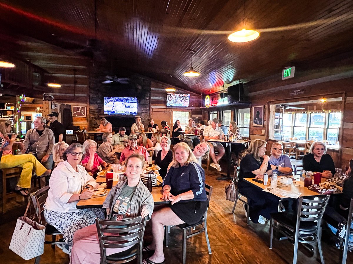 bryanhayesmusic's tweet image. BIG fun at The Orleans in The Ville... @officialWCMS teachers rock!
#songwriter #teachers #john316