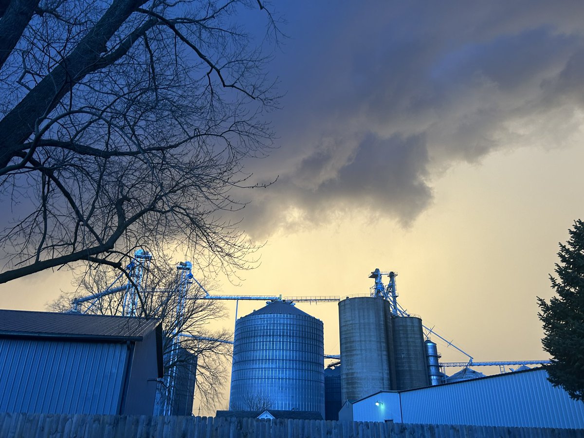 Quaker Lane tweet media