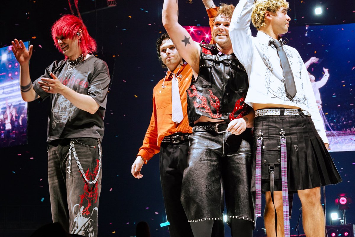 5SOS UPDATES ★ tweet media