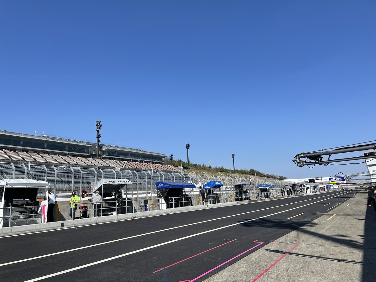 bmaxracing's tweet image. #SFormula Rd.1/2 MRもてぎ🍓🍋

おはようございます。
もてぎは快晴、ポカポカ陽気です。

🏁今日のスケジュール
■4/3(金)
10:10-11:40 SF専有走行1
14:30-16:25 SF専有走行2
（16:00-16:10 グループA／16:15-16:25 グループB）

午後の専有走行の最後は、A,Bに分けられて走行が行われます。