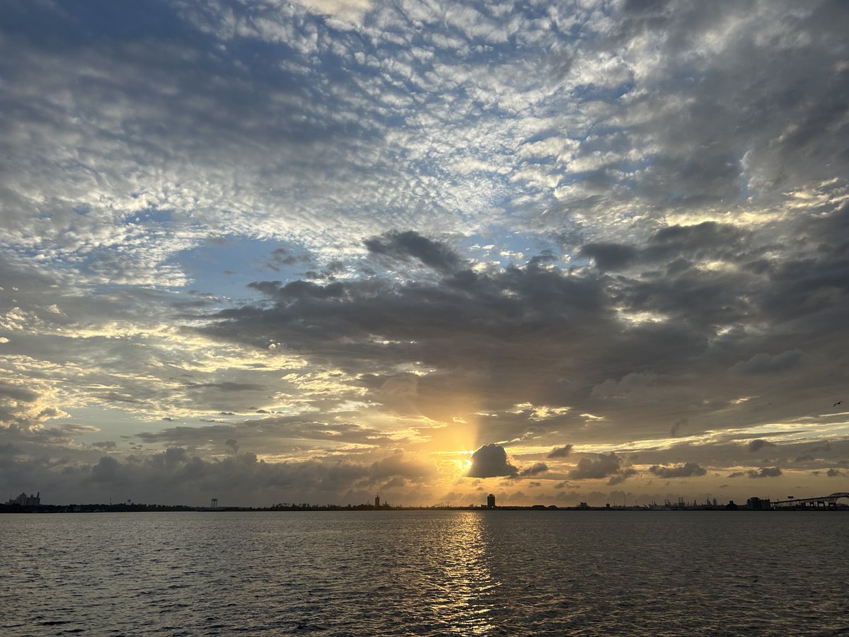 tpsilas18's tweet image. Sunset over Lake Charles this evening #swla #lawx