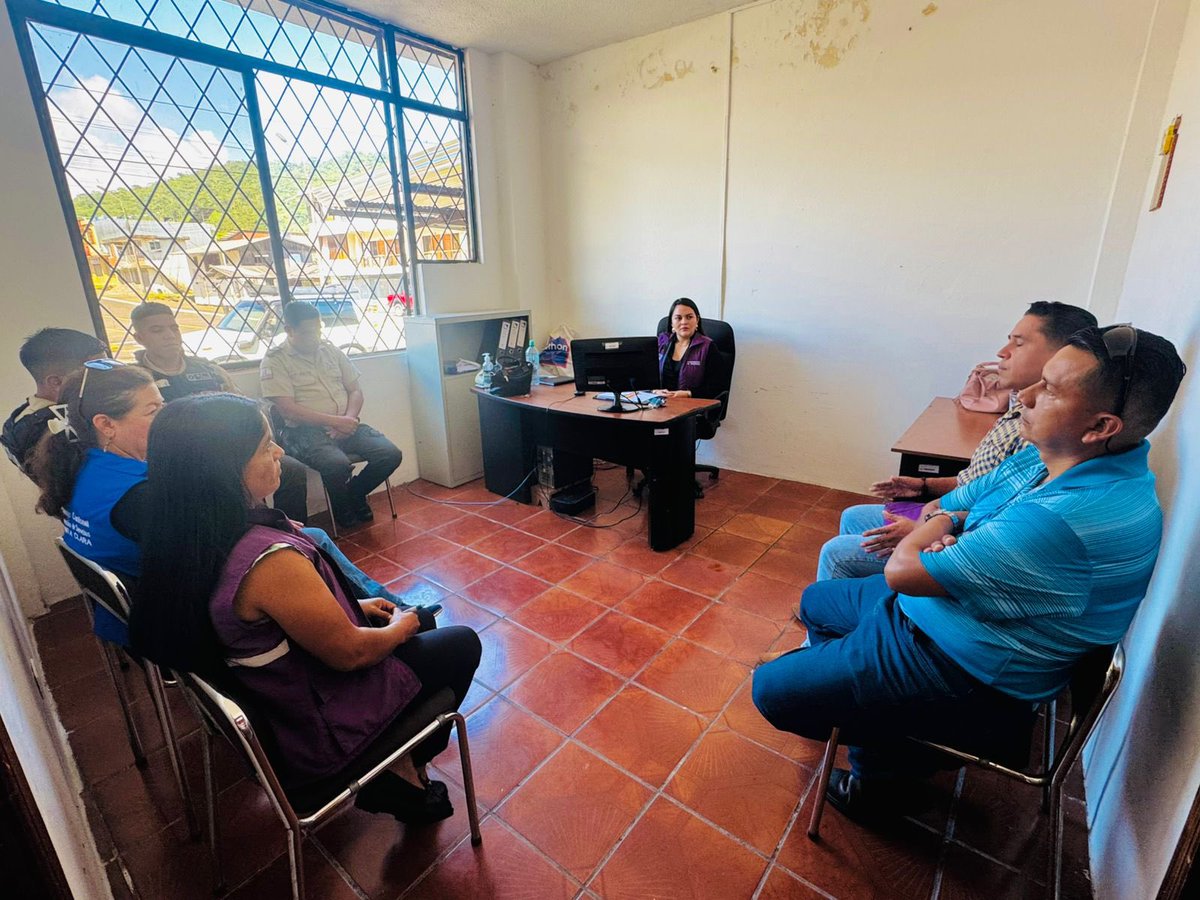 📍CANTÓN SANTA CLARA 

La Jefatura Política, Comisaria y Tenencia de San José, mantuvieron una reunión con autoridades del cantón y <a href="/PoliciaEcuador/">Policía Ecuador</a>, con el propósito de socializar las actividades planificadas y coordinar acciones frente a las necesidades del cantón.