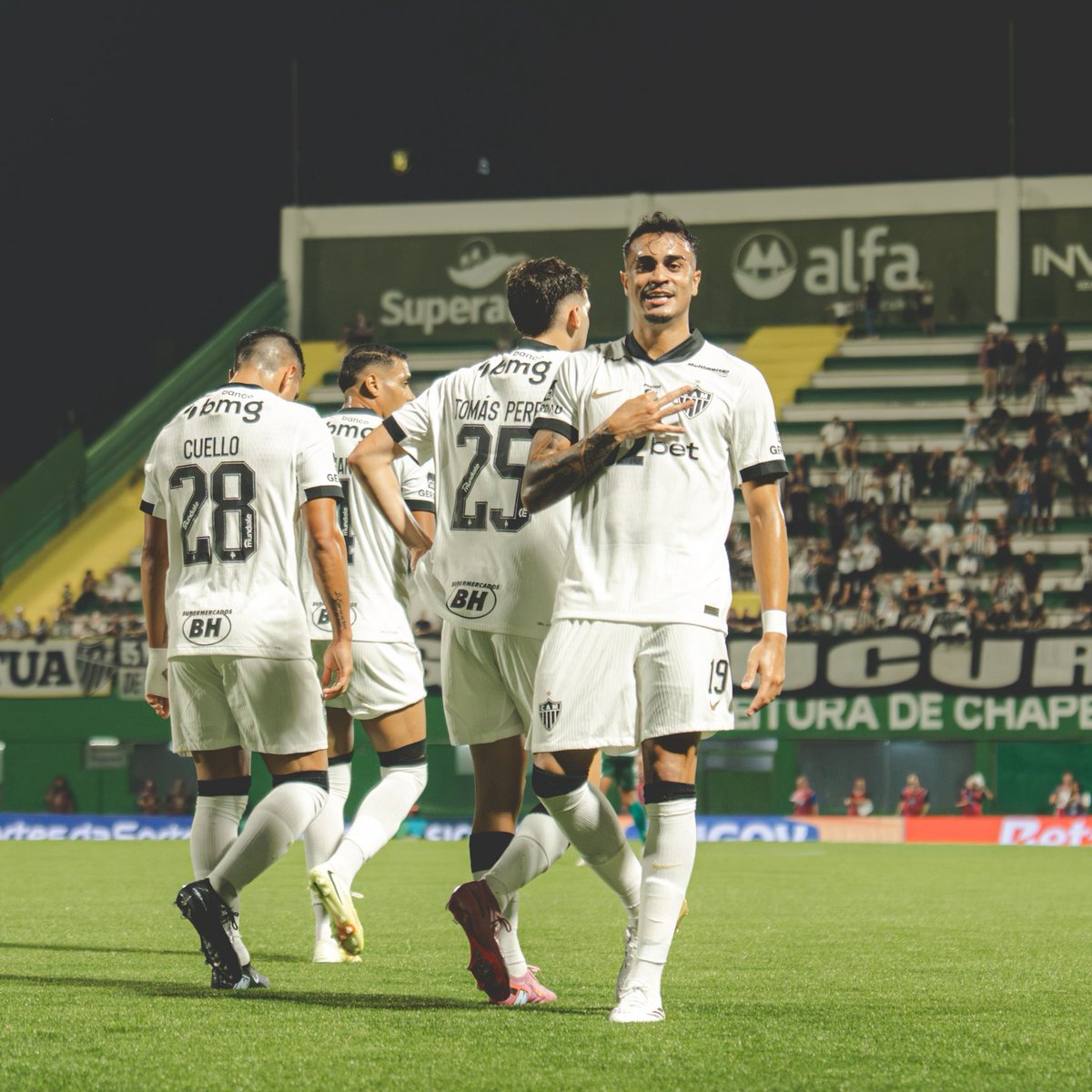 DataFutebol's tweet photo. O Atlético Mineiro igualou sua maior GOLEADA fora de casa em uma partida de Brasileirão nesse século! 

• Palmeiras 0x4 Atlético Mineiro (2002)
• Athletico 0x4 Atlético Mineiro (2009)
• Cuiabá 0x4 Atlético Mineiro (2023)
• Chapecoense 0x4 Atlético Mineiro (2026)

📸 Pedro Souza/Atlético Mineiro