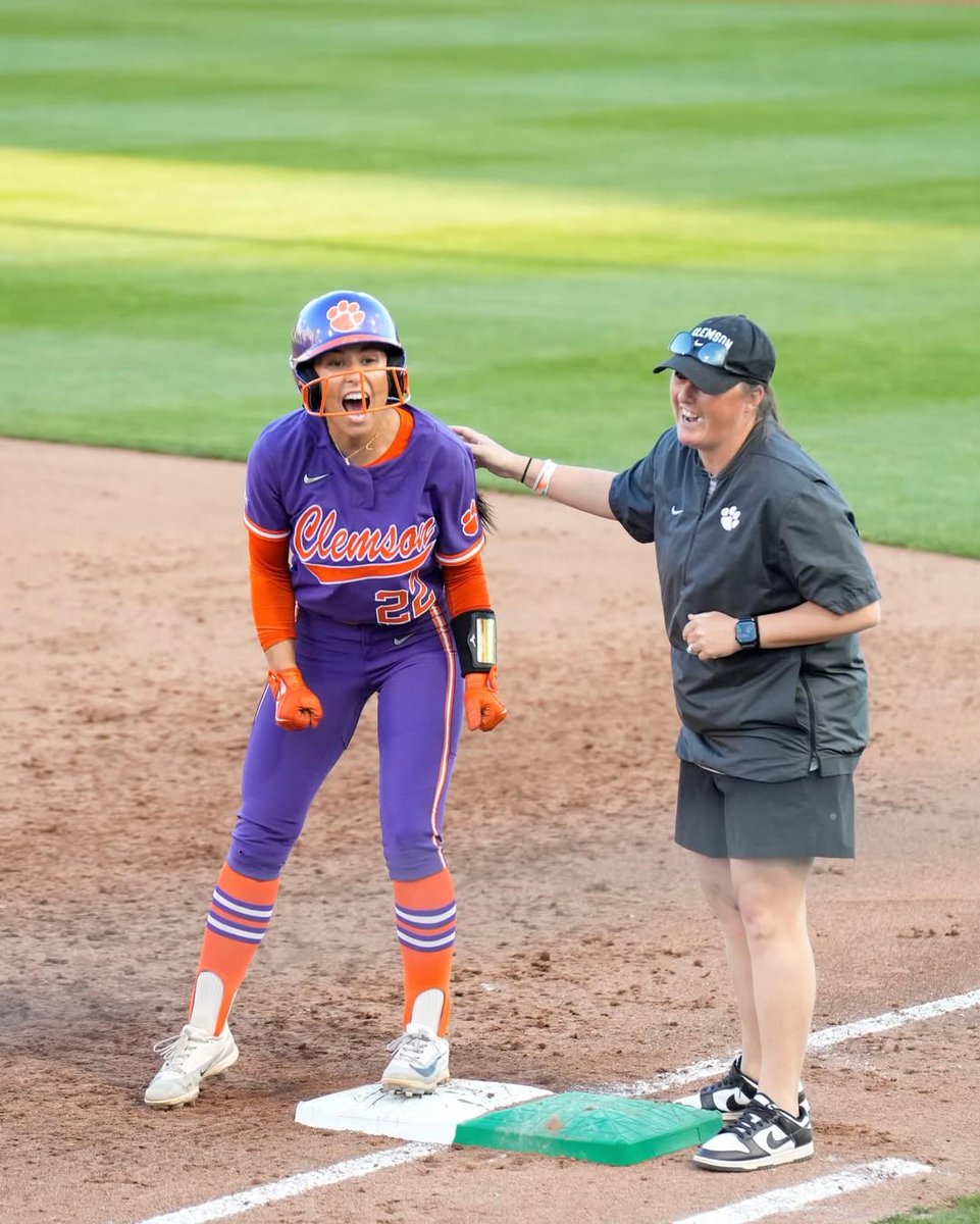 NCAA Softball tweet media