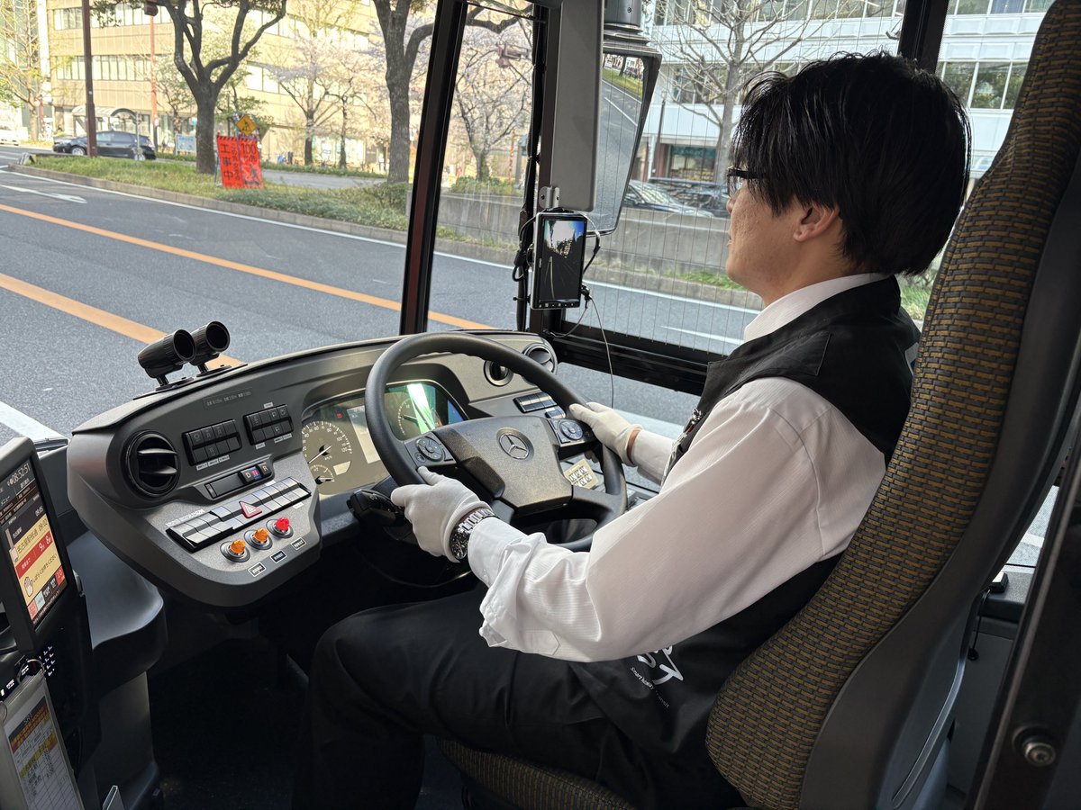 SRT_nagoya's tweet photo. SRT乗務員さんのユニフォームは、名古屋出身の服飾作家の奥田沙織さんがデザイン。
https://t.co/aknNkpK8Bo

今日は金曜日。SRTの運行が始まります。ご乗車の際は、乗務員さんのユニフォームにも注目していただけると嬉しいです。 https://t.co/kBSVS3tNhS