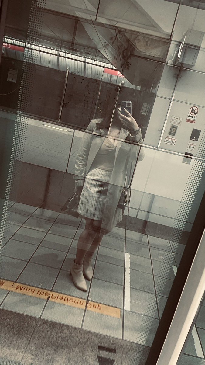 Fingal_0823's tweet photo. 在捷運上你們看到穿著這樣的老婆
你們會想幹嘛呢

幫我分享出去，讓更多人看到漂亮性感的老婆 https://t.co/4z3Ia76zVU
