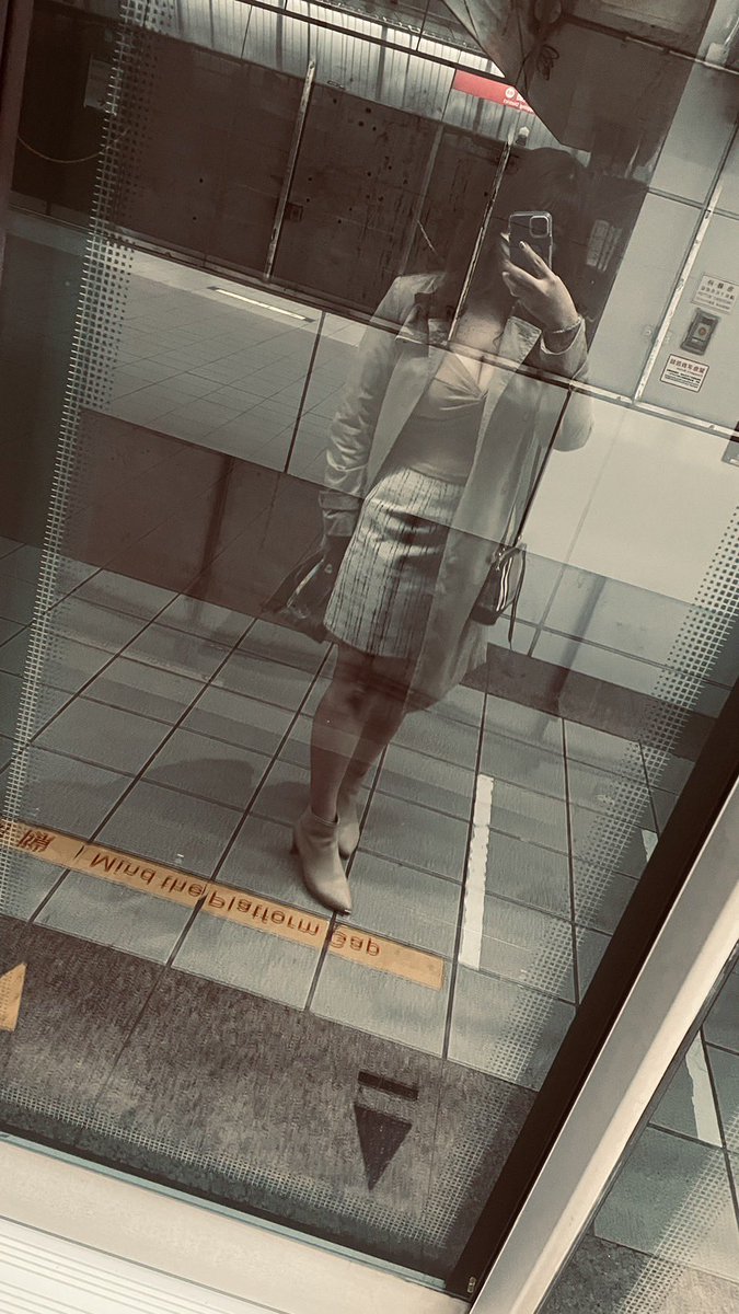 Fingal_0823's tweet photo. 在捷運上你們看到穿著這樣的老婆
你們會想幹嘛呢

幫我分享出去，讓更多人看到漂亮性感的老婆 https://t.co/4z3Ia76zVU