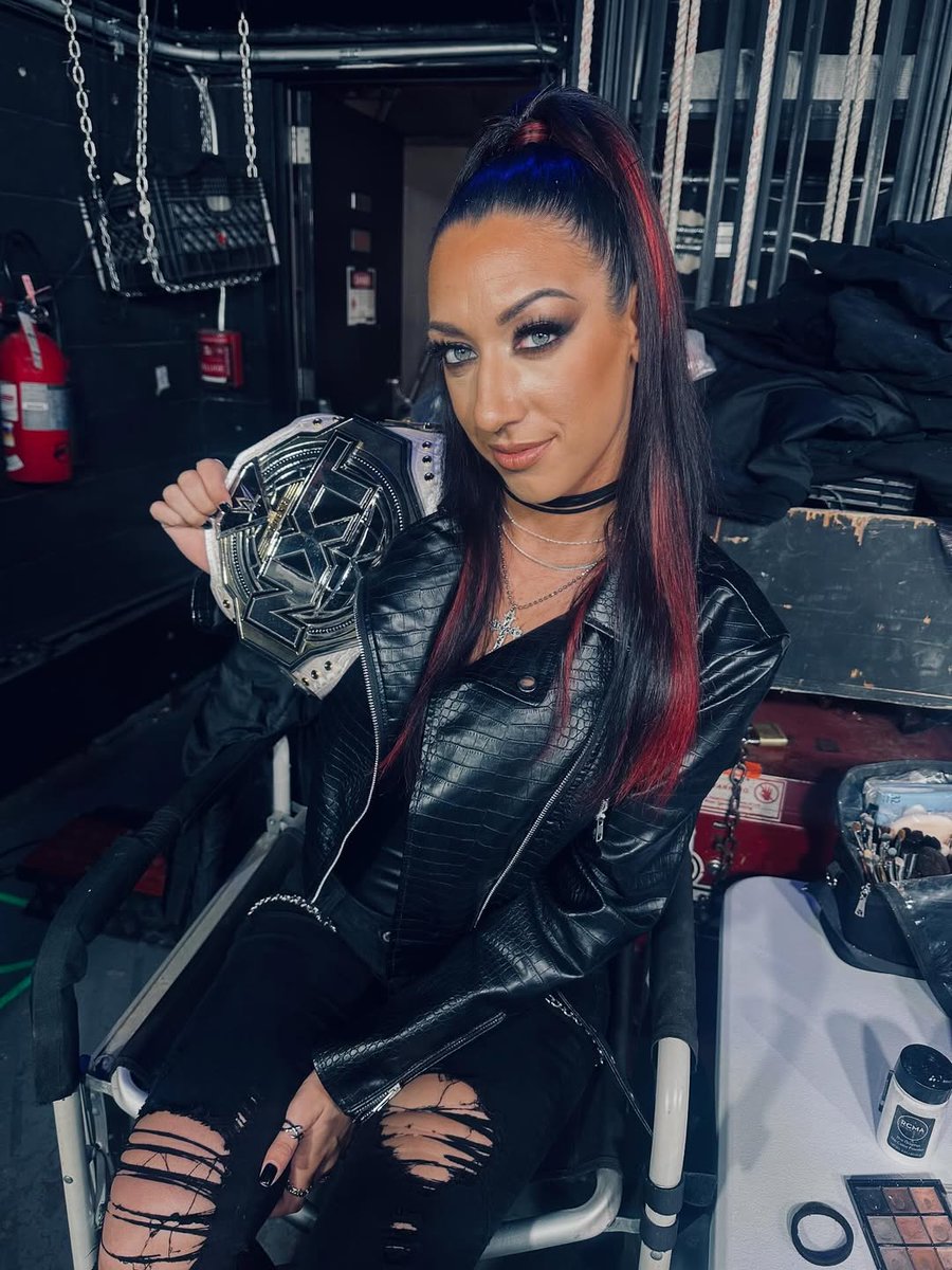 syafiqshahalam's tweet image. You're so cute. You will defend your title at #StandAndDeliver tomorrow. Good luck and I love you , Jacy ❤️😘

#FatalInfluence
#JacyJayne
#WWENXT