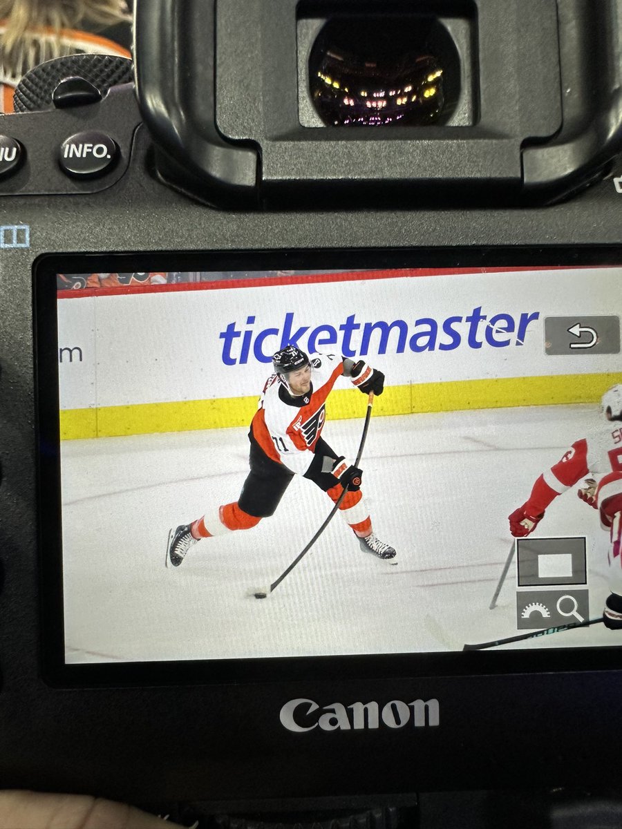 flyersgirl38's tweet photo. To say Tyson is flexing tonight, would be an understatement. #likeheneverleft https://t.co/ovGxsFEGlO