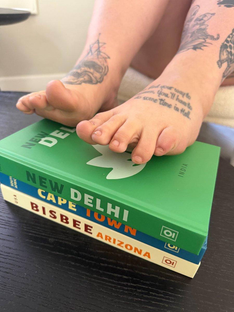 Inked_And_Bare's tweet photo. bare and well-traveled 🖤 tattooed feet and good taste in books more on FeetFinder 👇 
https://t.co/i8LhsVV4vf
#FeetFinder #TattooedFeet #InkedFeet #FeetOfTwitter #AltFeet #FeetPics https://t.co/guCHFDP4Ef