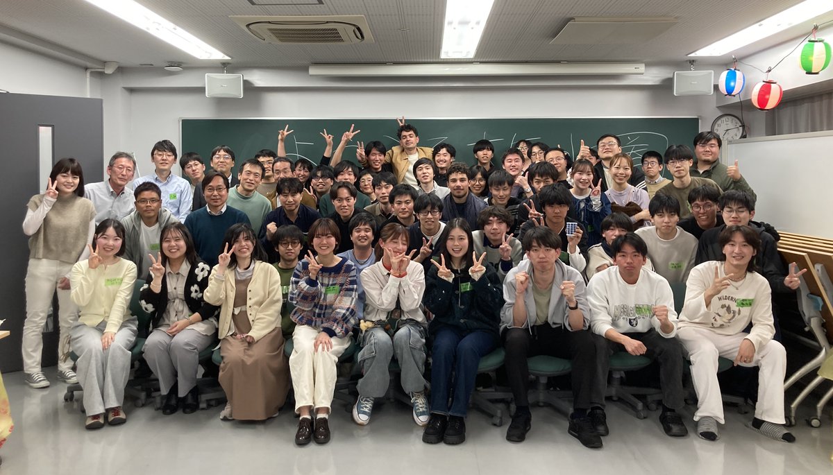 昨晩、大気水圏科学系の新人歓迎会が共用館大講義室で開催されました。北村リーダーの指揮の元、生物地球化学グループが裏方として準備に奔走しました