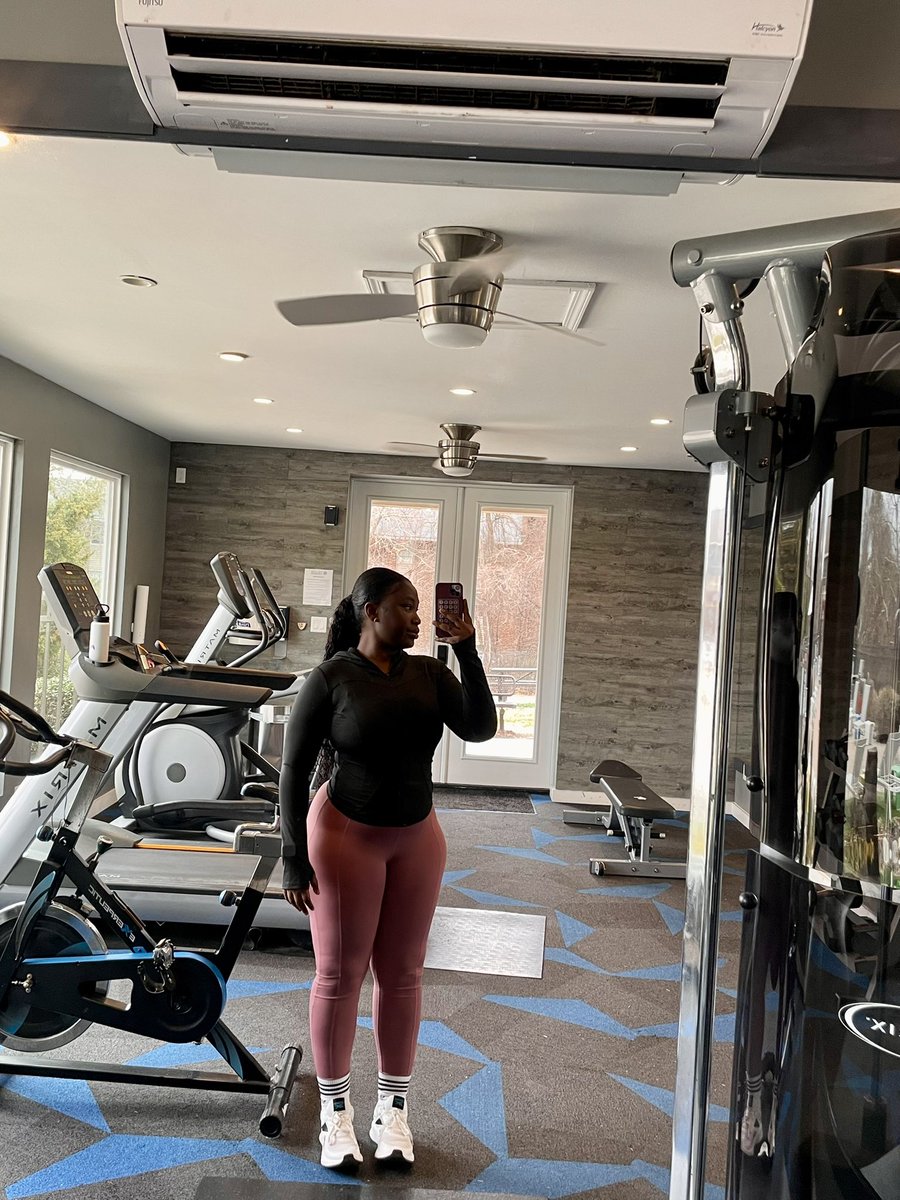 Dee ♑️ tweet media