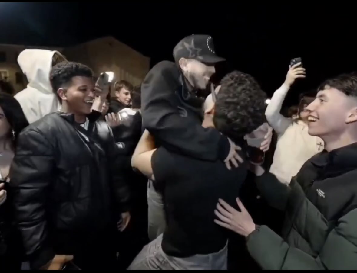 Jecontento tweet media