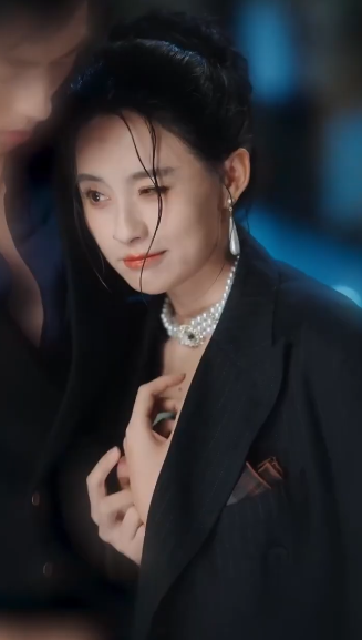 03Debbie13662's tweet photo. Determined to change her fate, she calmly cuts ties with the man who betrayed her and instead forms an alliance with her sworn enemy #PopularShortDrama #ShortDramaRecommendation #MainlandShortDrama #Love #City https://t.co/jUXav3vmFm https://t.co/uQJ6Jqlss2