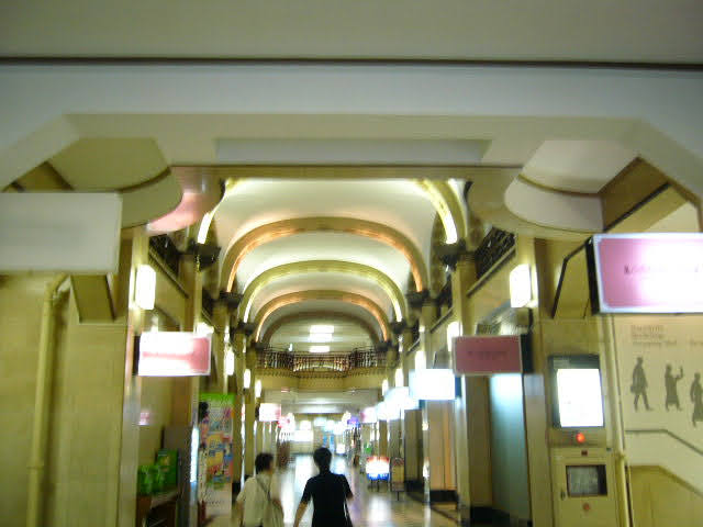 三信ビルディング、風格のある傑作でした。三信書店にも行きました。
4枚目「内部での撮影はご遠慮下さい」とあったので玄関外からの撮影です…そういうことじゃないか😅