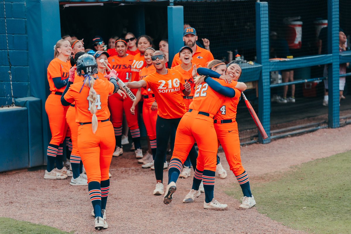 UTSASoftball's tweet image. Thursday Frames 📸

#BirdsUp 🤙 | #LetsGo210 | #PluckEm 🪶