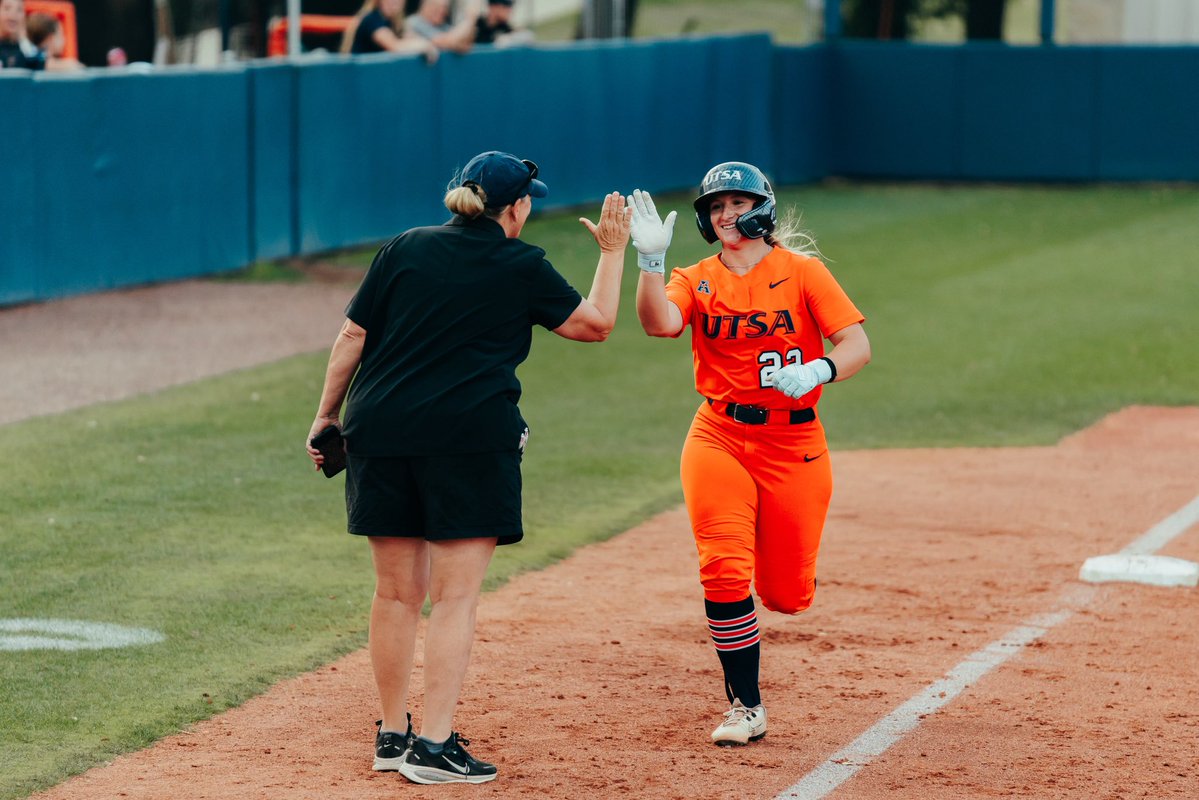 UTSASoftball's tweet image. Thursday Frames 📸

#BirdsUp 🤙 | #LetsGo210 | #PluckEm 🪶