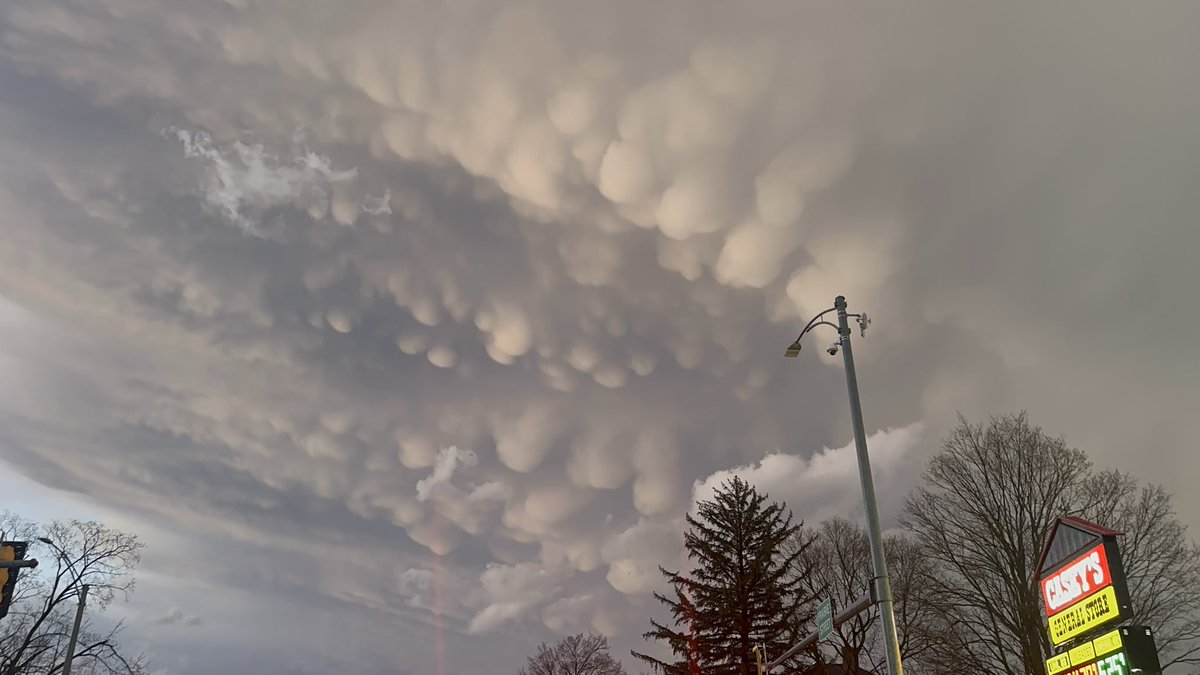 Incredible mammatus display in Lacon Illinois!! #ILwx