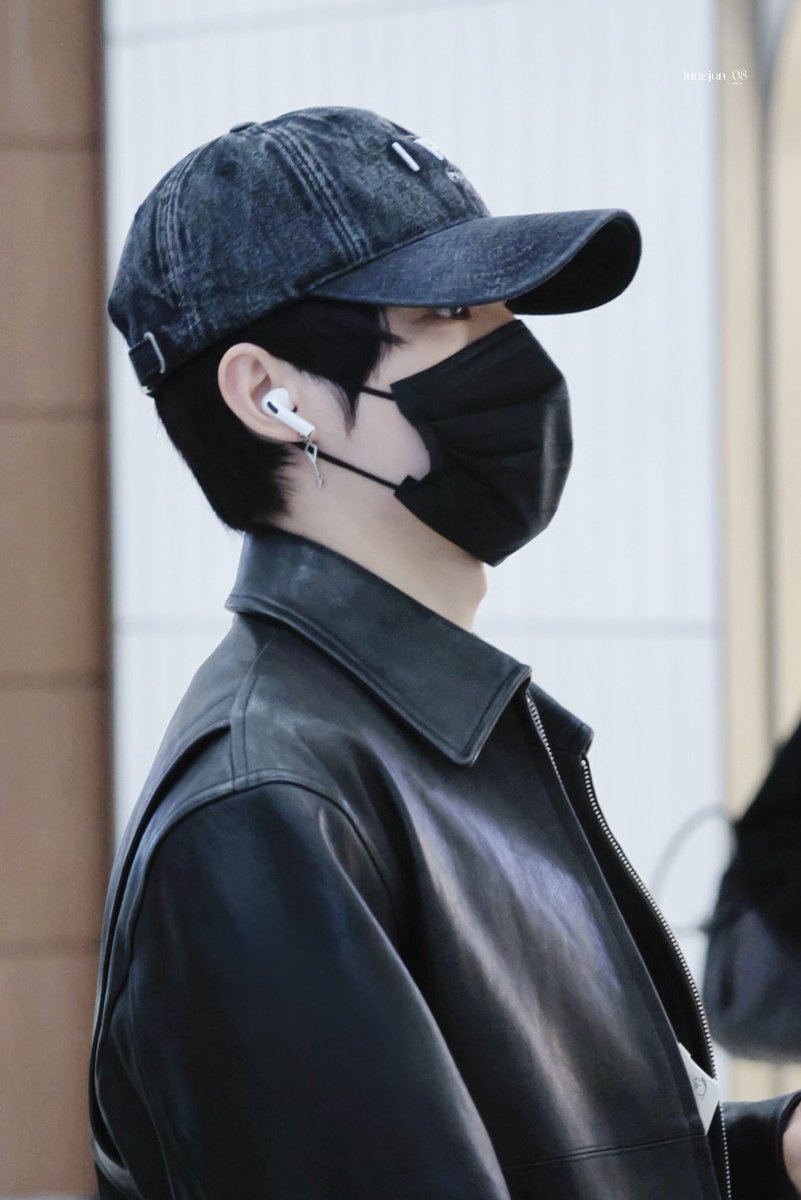 Junejun_08's tweet photo. 260403 GMP🛫

#XIAOJUN #肖俊 #샤오쥔 #シャオジュン
#WayV #威神V #웨이션브이 https://t.co/XEWIiqaQWl
