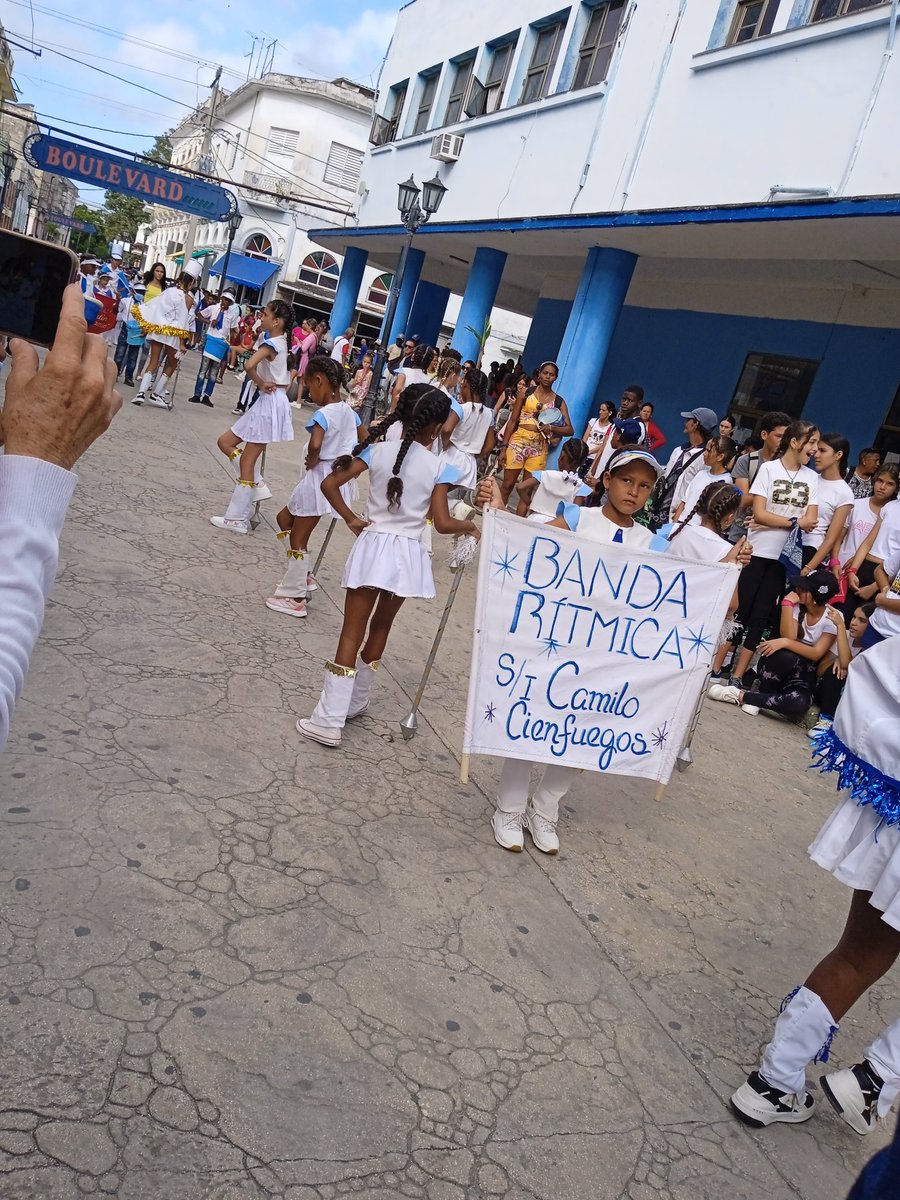 🧑‍🏫📚 || Celebrando el 65 Aniversario de la #OPJM en #SagualaGrande con la presentación en el boulevard de la ciudad las bandas rítmicas y tablas gimnásticas de nuestras instituciones educativas.

#CubaMined #CubaEduca <a href="/MilaxyA/">Milaxy Yanet Sánchez Armas</a> <a href="/Yamilet50088609/">Yamilet Herrera</a> <a href="/directoredusag/">Dtor Educación Sagua🇨🇺</a>