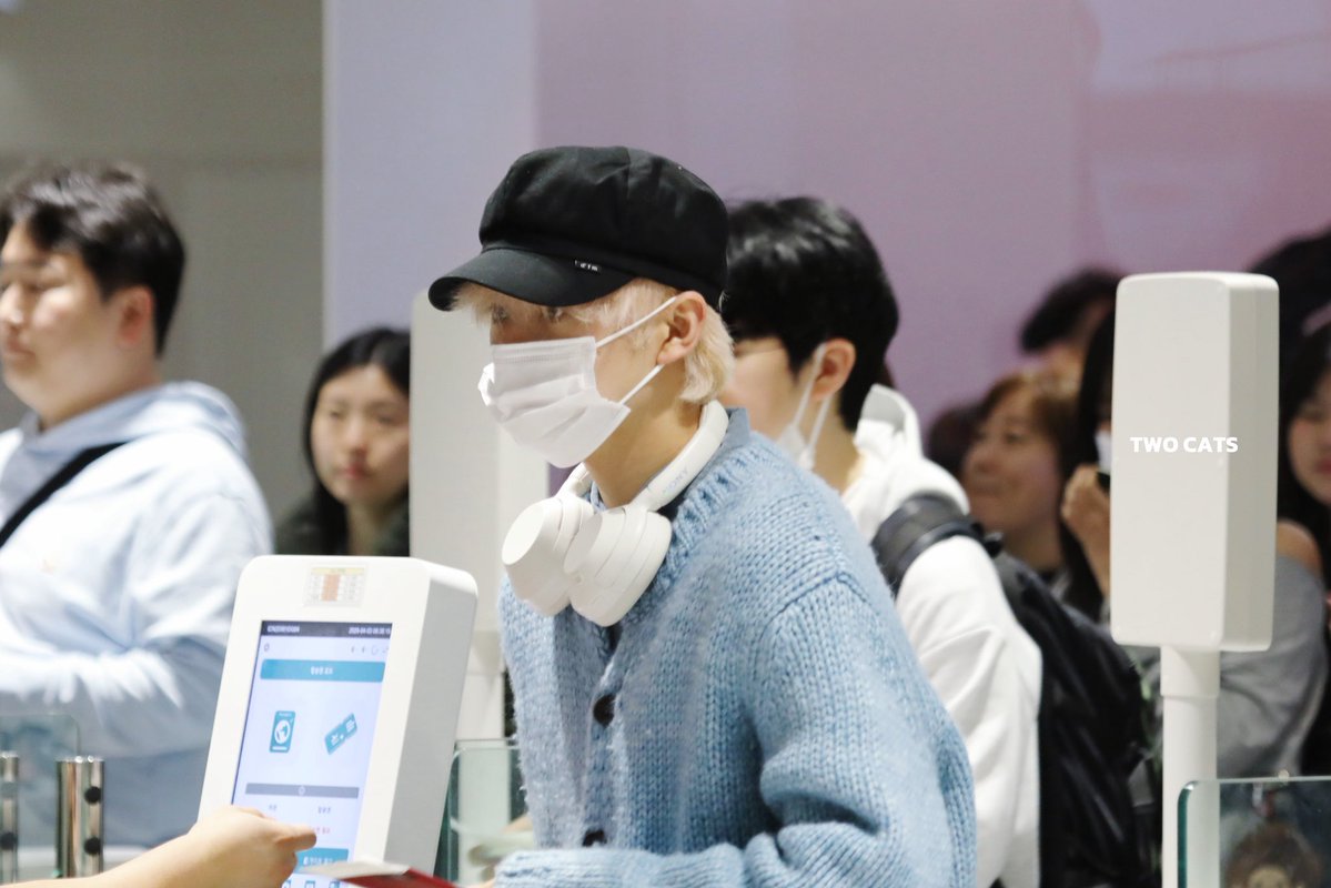 𝑻𝑾𝑶 𝑪𝑨𝑻𝑺 tweet media