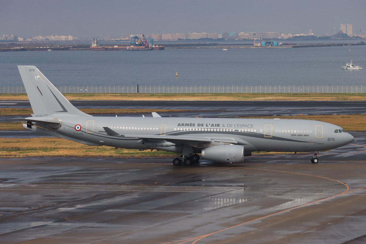 amy1410bi's tweet image. 2026.04.02   羽田空港［RJTT］
フランス空軍🇫🇷   空中給油・輸送機
Airbus A330-243 MRTT【F-UJCS】

マクロン大統領の来日に合わせて羽田に飛来したフランス航空宇宙軍のA330輸送機が羽田空港を離陸しました。

直前までの大雨が嘘のように晴れてくれました！
#フランス航空宇宙軍　#羽田空港
#RJTT