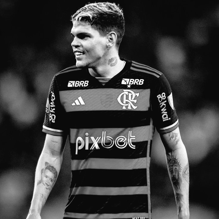 BAP, o elenco Flamengo hoje não permite ter no elenco um lateral esquerdo tão medíocre igual o Ayrton Lucas.

nunca entregou nada aqui no Flamengo e nunca teve uma cobrança firme da torcida.

lateral horroroso e medíocre, mais um gol nas costas dele.