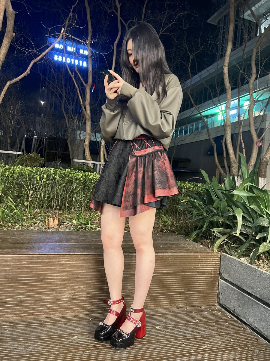 xiaoying7391's tweet photo. 诶，这是哪里来的站街女啊 https://t.co/0GFjXoHpEb