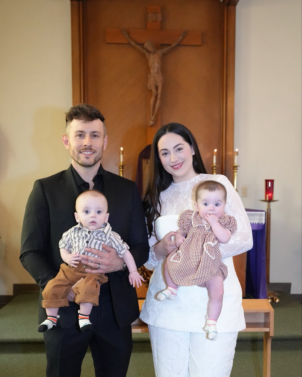 DesankaJulia's tweet photo. got married in the church real quick ✝️ https://t.co/KPOaairbIR