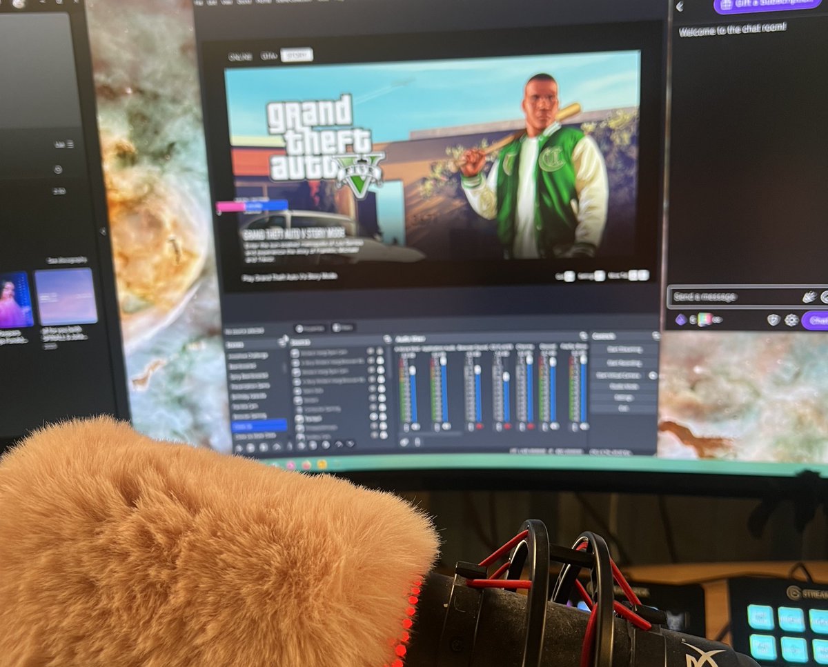 More GTA5 chaos! Come hang! 🚗🚓🤗

twitch.tv/averynicegal