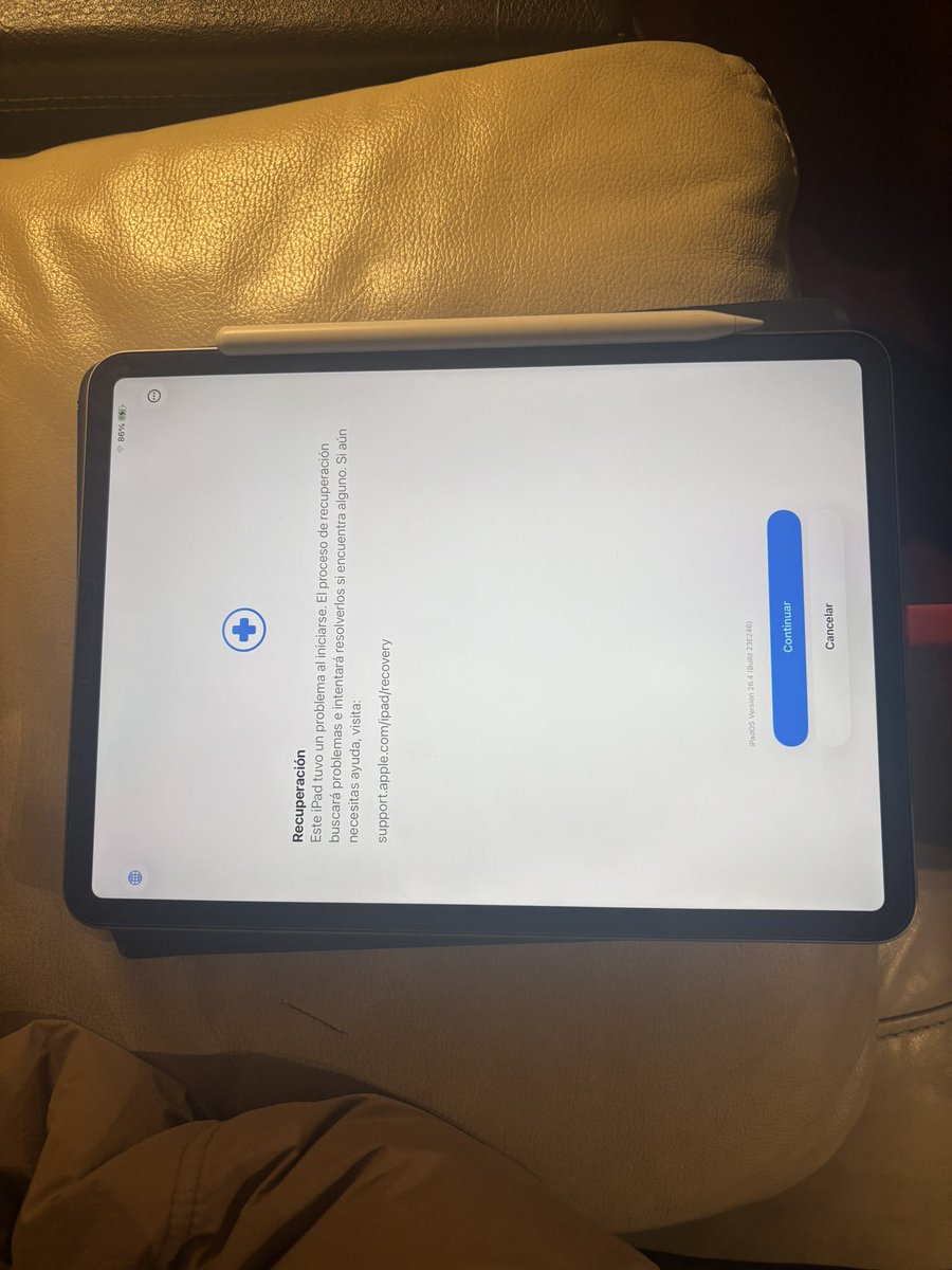 RiveMo's tweet photo. Ayuda, actualicé mi iPad y ahora lleva así media hora #ipad #apple #ios https://t.co/p0xdSQScTs