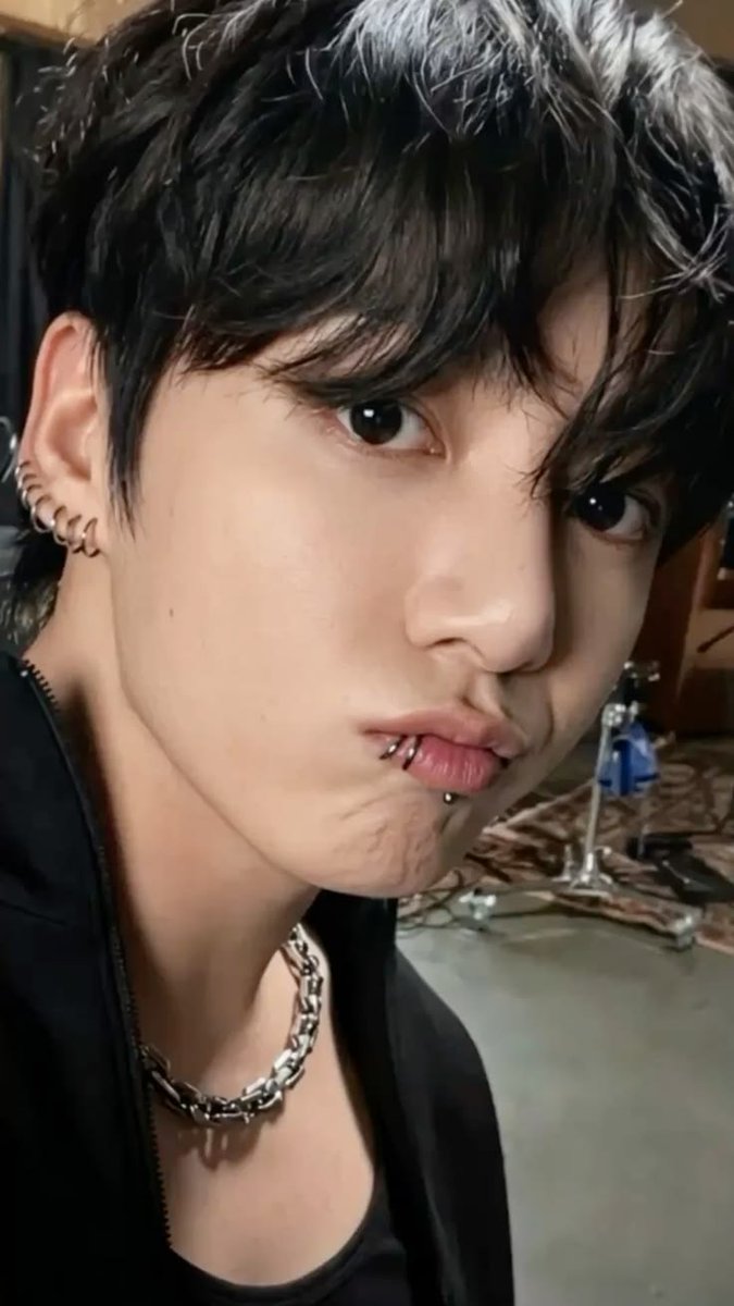 мια⁷ tweet media