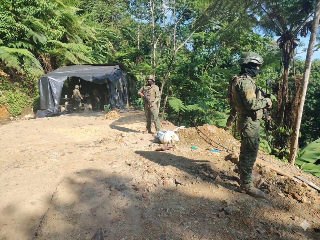 Fuerzas Armadas del Ecuador tweet media