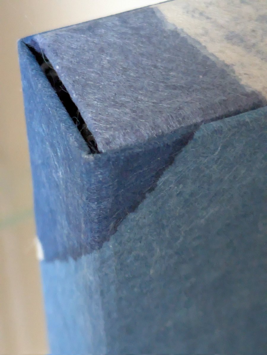 「どんな海の色も、この本の中に見出すことができるように」
豆本は、和紙をベースに、濃い薄い、青の共演。
書店版も、紙を選び、デザイナーさんが考え抜いた色や筋を載せた。
そんな外装に物語は包まれて、あなたに読まれる時を待っている。
トークイベント有ります。
#bookstore #artist #kyoto