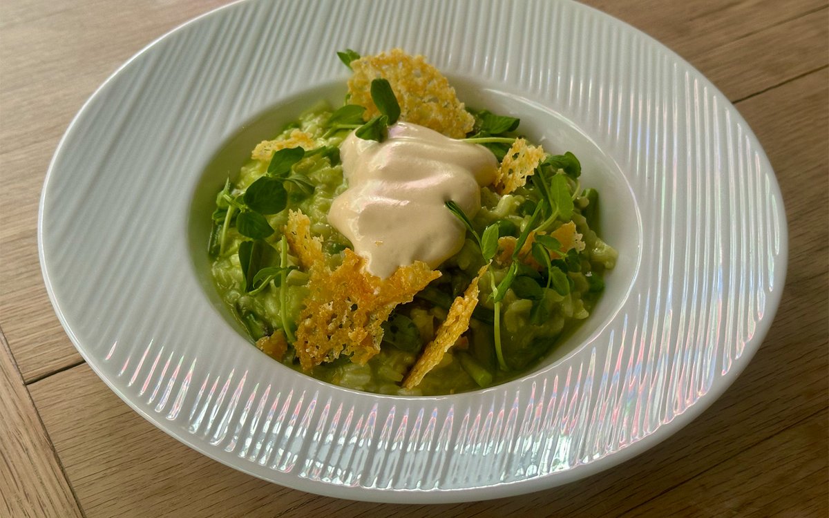 CetrellaLosAlt's tweet image. Luscious Spring Risotto Two Ways … But Don’t Take Our Word for It!

Lobster Risotto or Spring Vegetarian Risotto
asparagus · peas · parmesan cream · parmesan crisp

Book Now
sevenrooms.com/reservations/c…

Private Dining
cetrella.com/cetrella-los-a…

#SiliconValley #LosAltos #restaurant