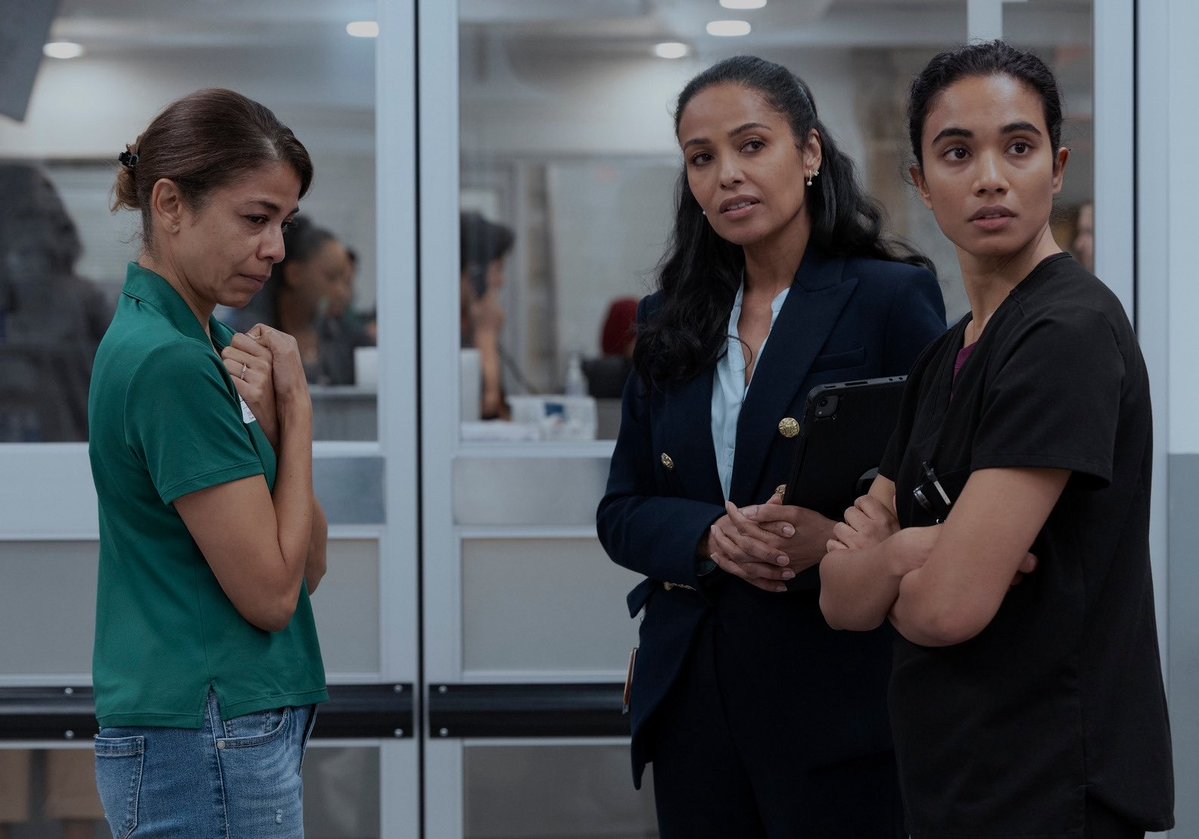 bestofsupriya's tweet image. Supriya Ganesh as Dr. Samira Mohan in #ThePitt S2E13 “7:00 P.M.” 

📸Warrick Page/HBO Max