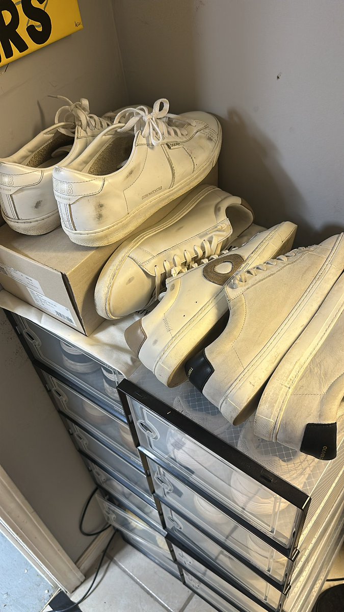 Mvick98's tweet photo. Decisions decisions decisions #lank what to wear https://t.co/a0dIemlQOX