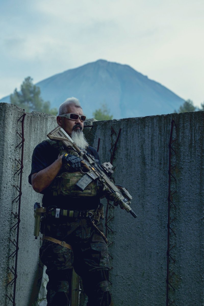 泥番長 tweet media