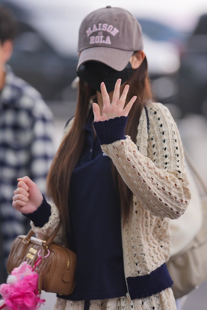 Ayano_WonYoung's tweet photo. 260403 인천공항

🥰

#원영 #WONYOUNG #ウォニョン #장원영  #JANGWONYOUNG #갓기 #IZONE #IVE #아이즈원 #아이브 https://t.co/ctPR9yfLOi
