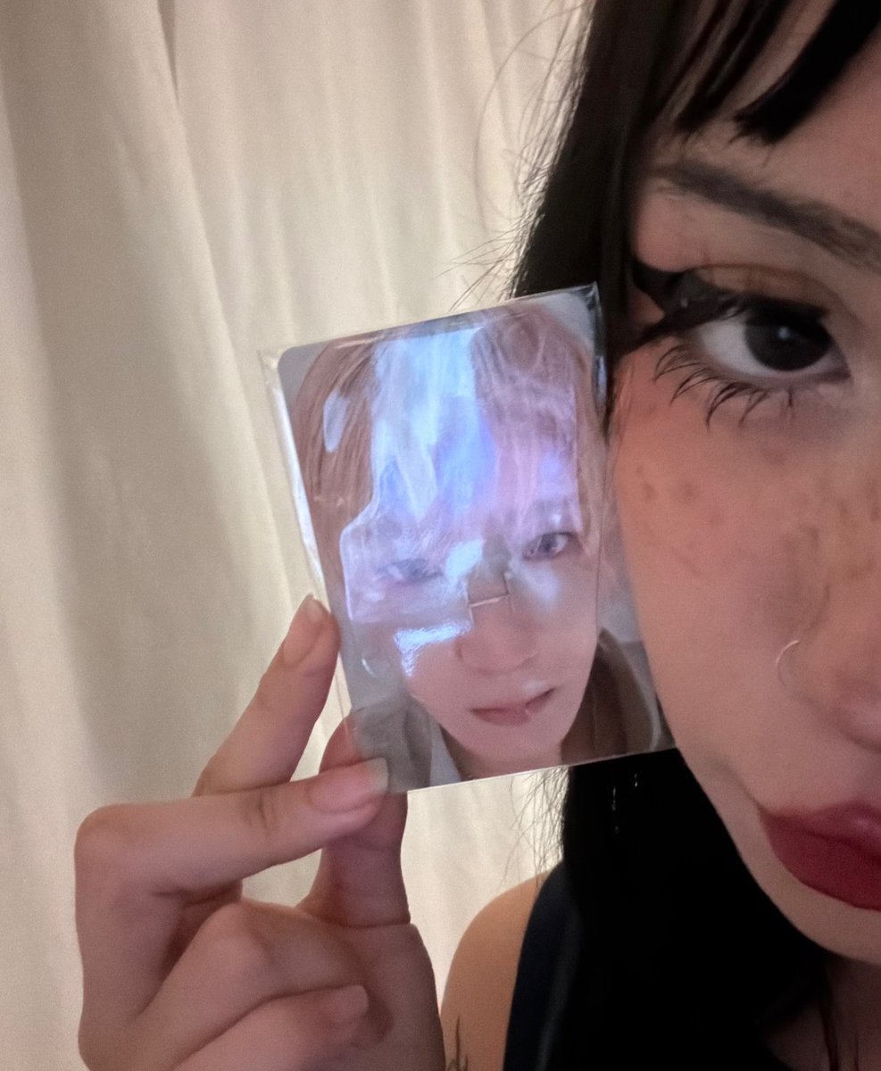 lili ; 28 tweet media