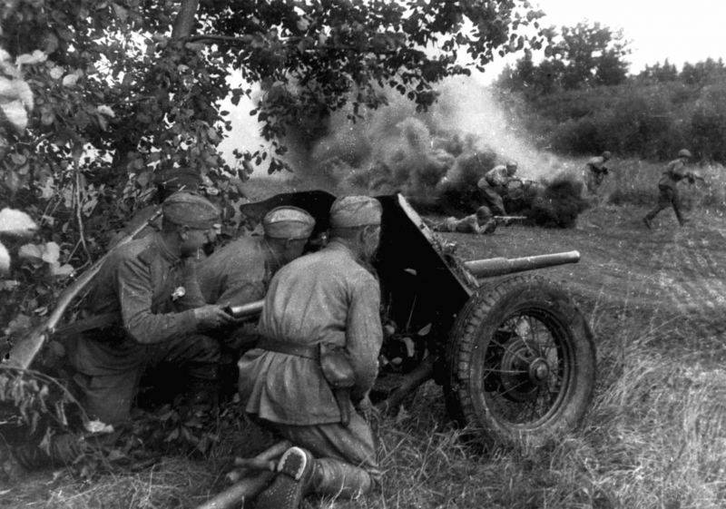 Tank_Archives's tweet image. 45 mm subcaliber shot was accepted into service #OTD in 1942. This powerful round could punch even through the armour of a Tiger tank, albeit at close range. #tanks #artillery #history #WW2 #WWII