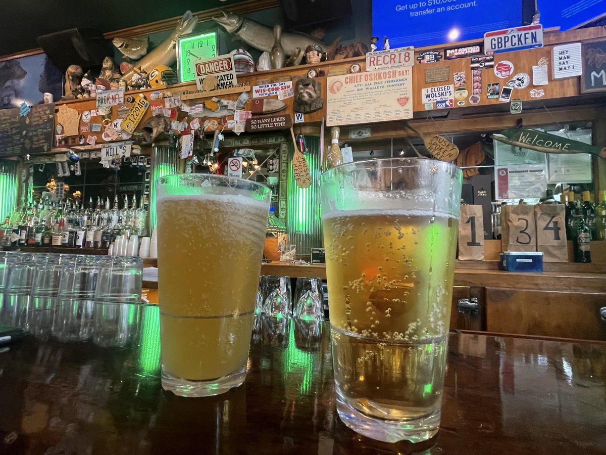 JThompson_28's tweet photo. @PaulPabst aliveOne - great spot to have a beer, shoot pool, listen to music. met my fiancée there, even went there after proposing for a drink

HM: reggie’s, Will’s Northwoods, FieldHouse (before it was sold). https://t.co/4JjTTTBQch