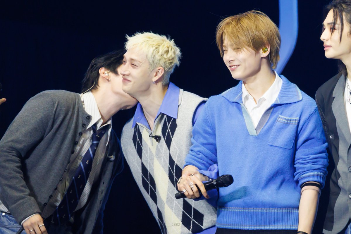 ___2882___ tweet media