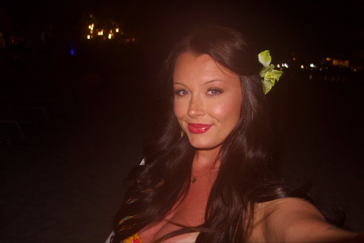 sar 🌸🦇 tweet media