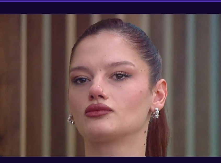 tahashakira09's tweet image. fanlarim fanlarim diye aglayacagina iliskine sahip ciksaydin belki bu pozisyonda olmazdin. gecmiste, yaptiklarina say bebegim. #karma #kismetseolur