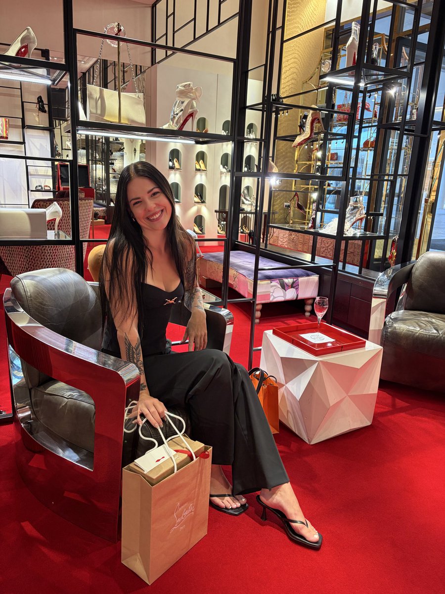 Sierra | London 👀 tweet media