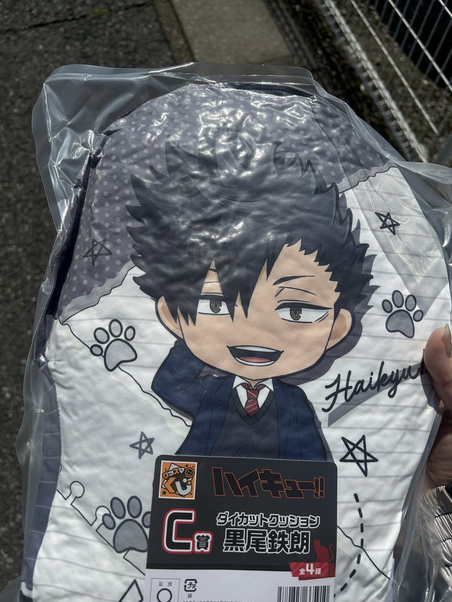 ri720na's tweet photo. 久々にハイキューのクジ引いたらクッションだった😇及川さんなんでないの？笑 https://t.co/EQloUut2Fy