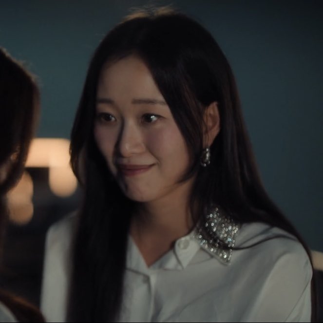 literativy's tweet photo. this is how kitty looks at yuri and you wanna tell me she’s just magically over her Right okay. https://t.co/NmEGckwEfg